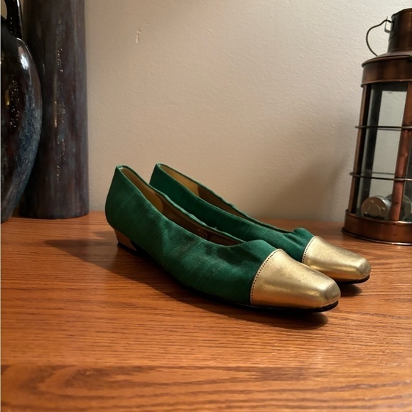 Rouge Helium Green Flats with Gold Toe - Picture 2 of 5